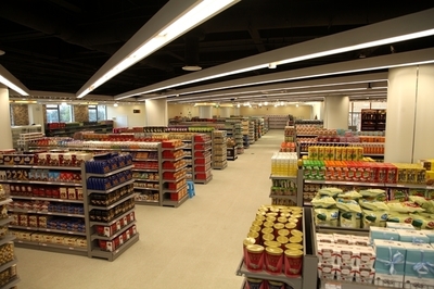 上海外高桥进口商品直销中心安亭店24日试营业，日用百货成亮点